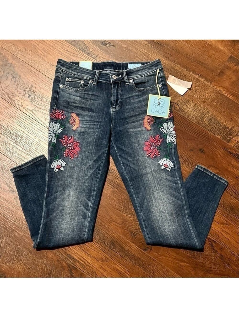 Cece embroidered jeans. Size 28/6 NWT